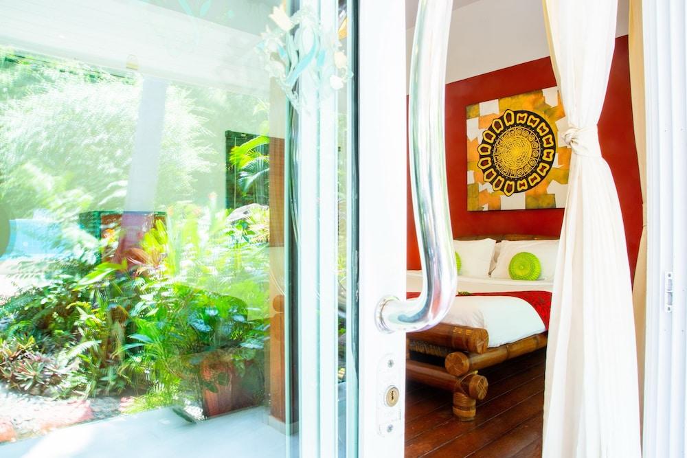 Paradise Island Estate Resort 4*