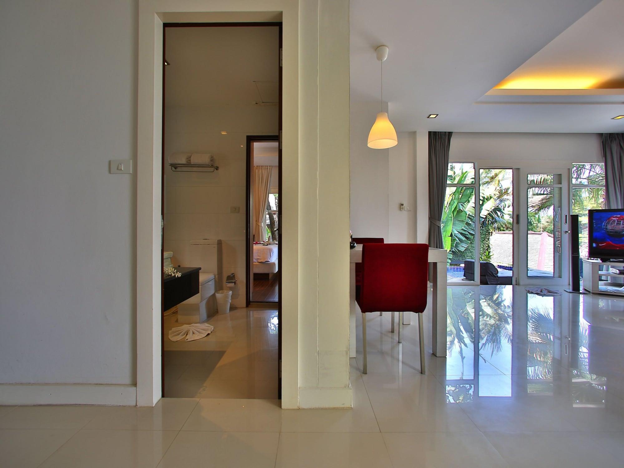 Replay Pool Beachfront Samui 4* Strand Bang Rak
