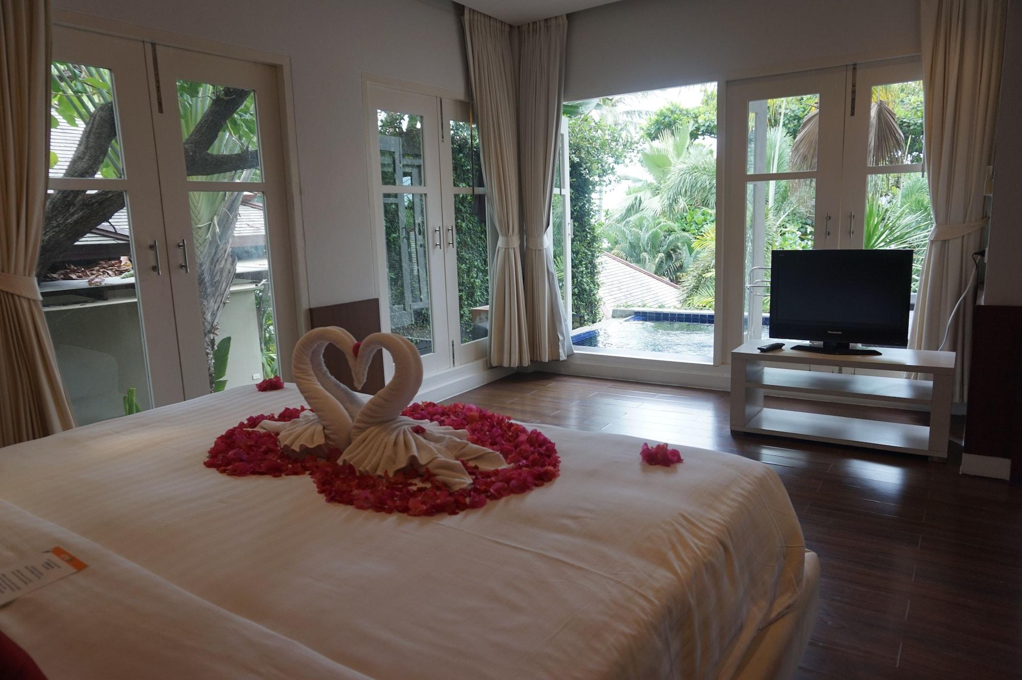 Replay Pool Beachfront Samui