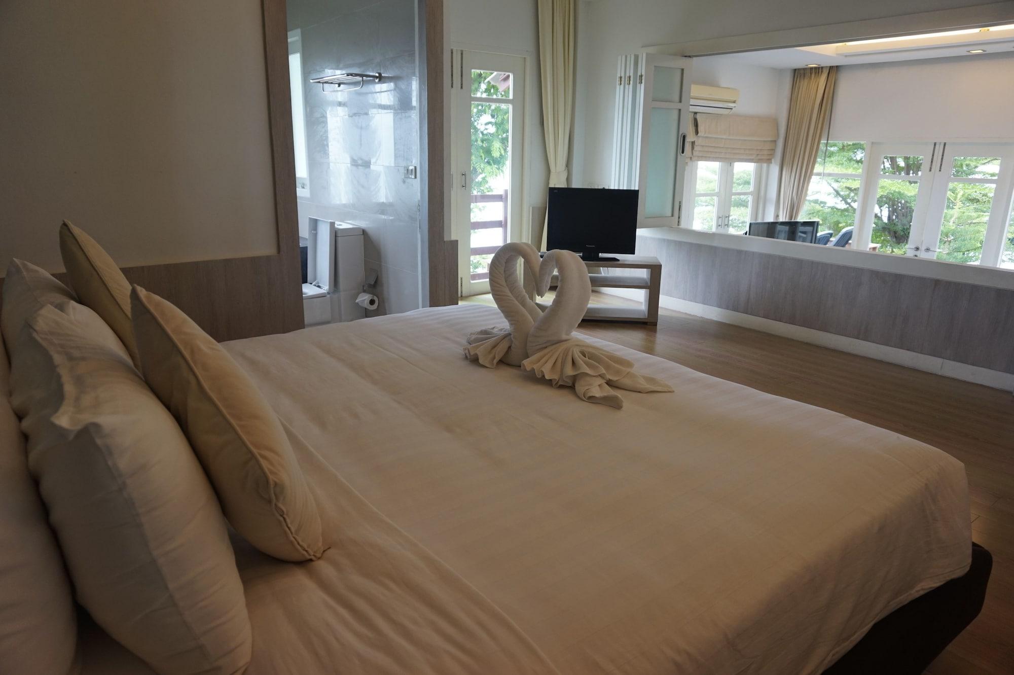 Replay Pool Beachfront Samui Resort