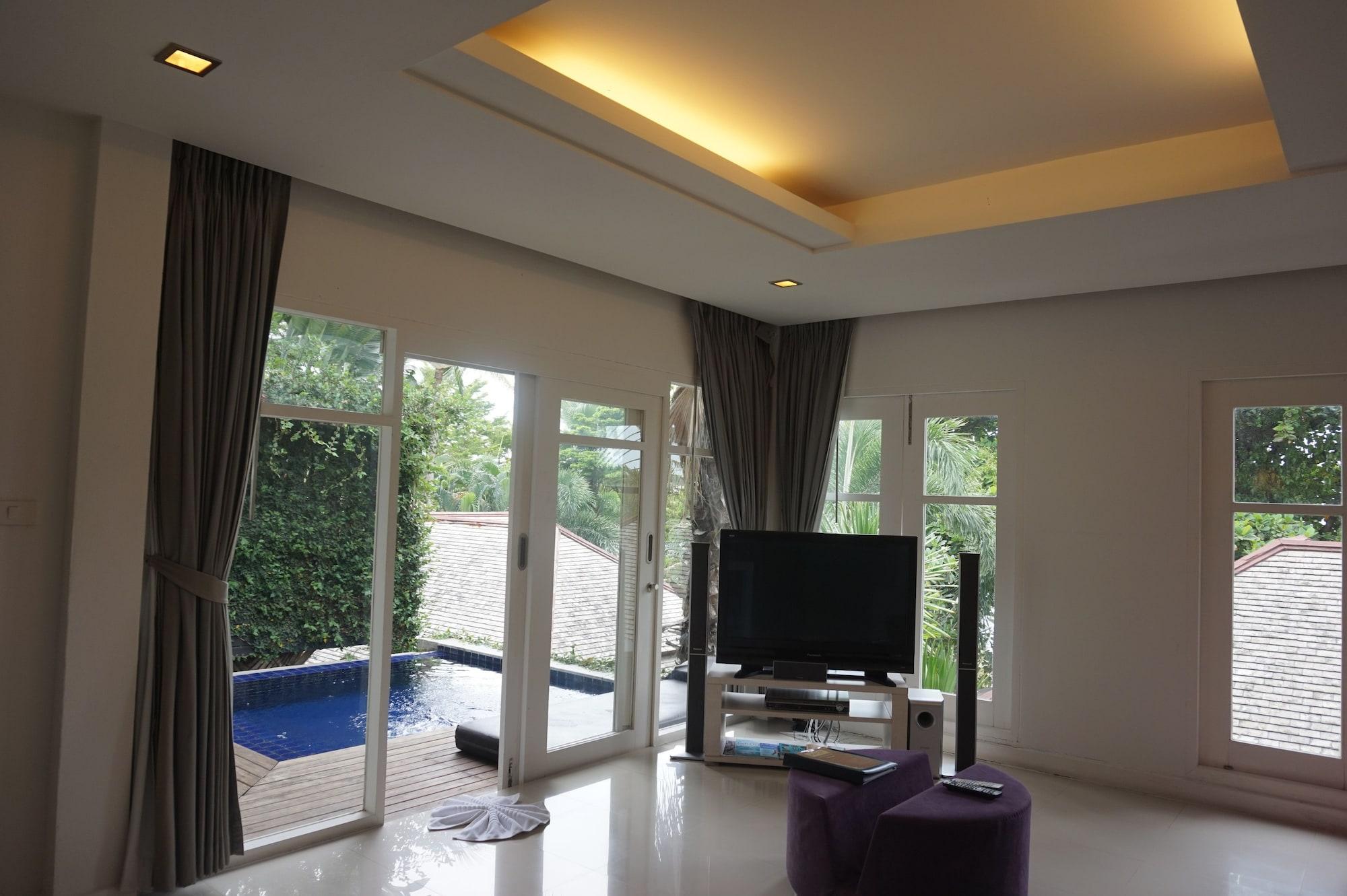 Replay Pool Beachfront Samui 4*