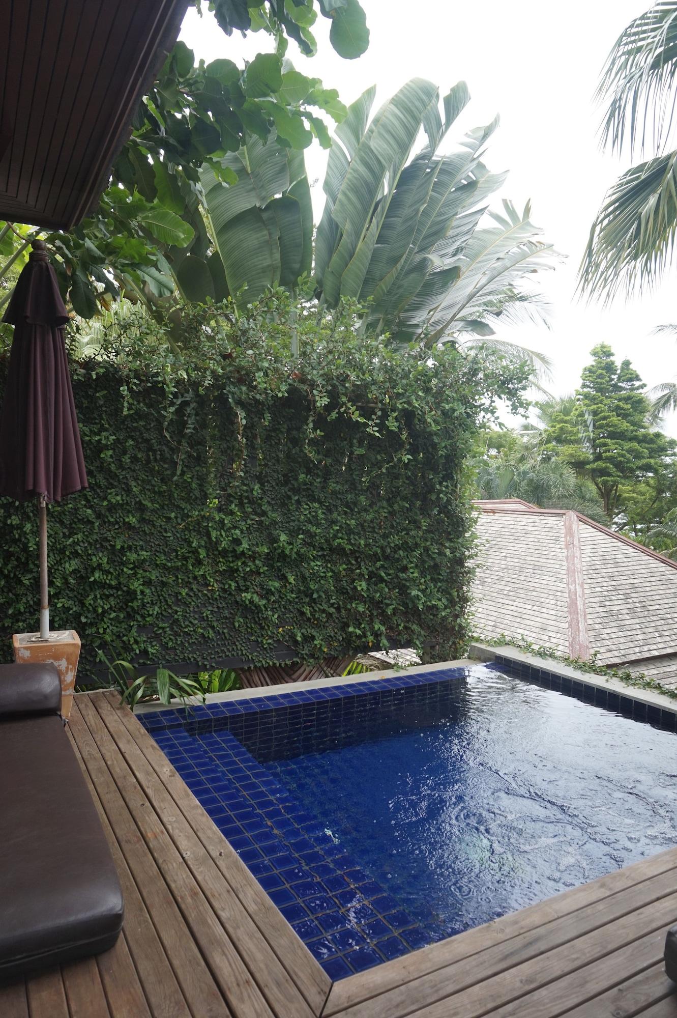Replay Pool Beachfront Samui Resort
