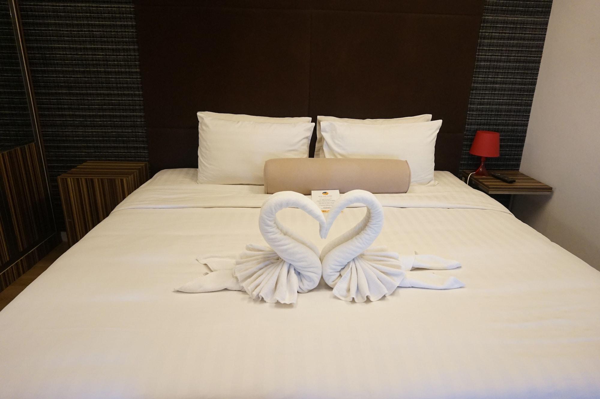 Replay Pool Beachfront Samui Resort Strand Bang Rak