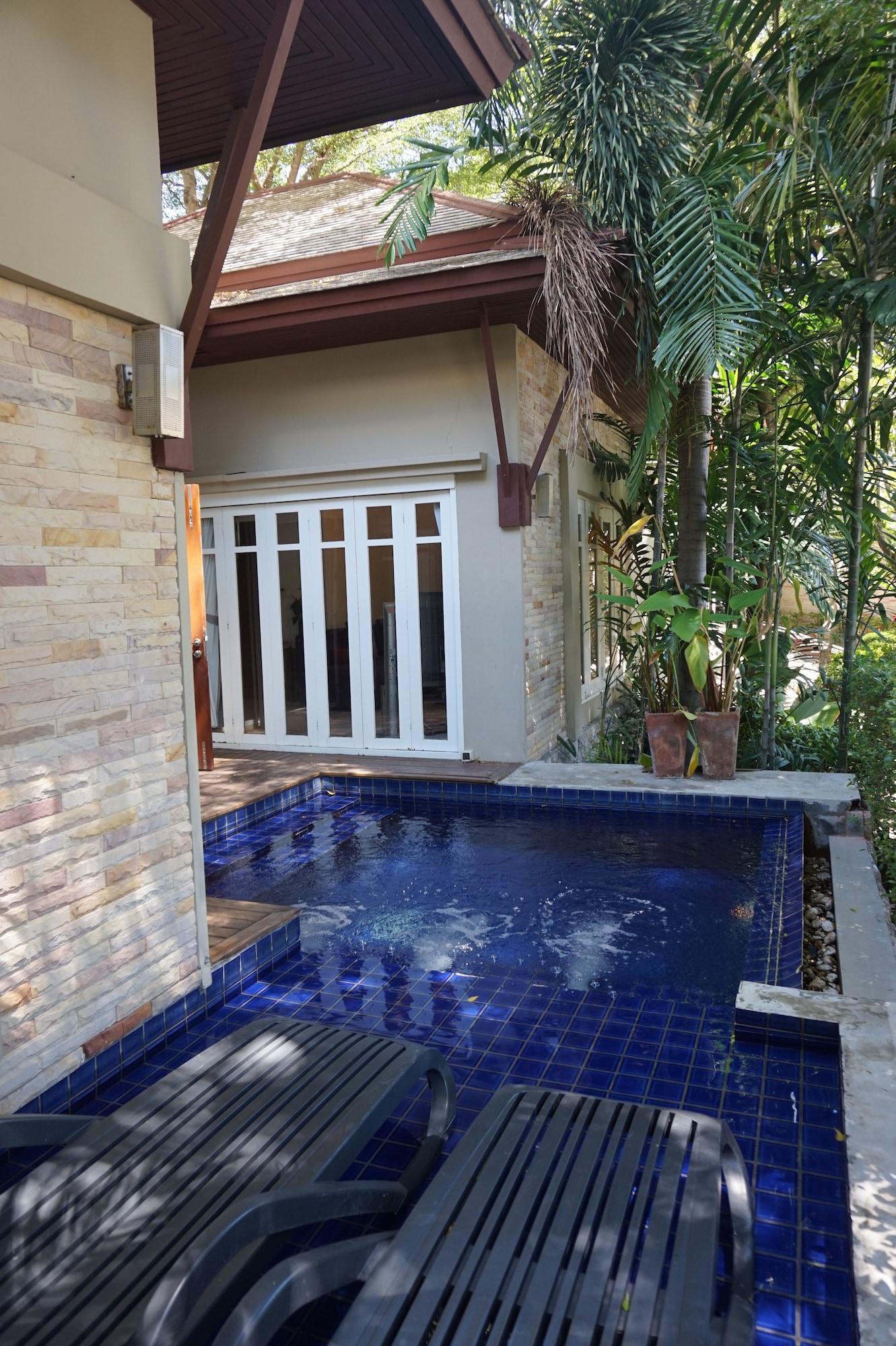 Replay Pool Beachfront Samui Resort