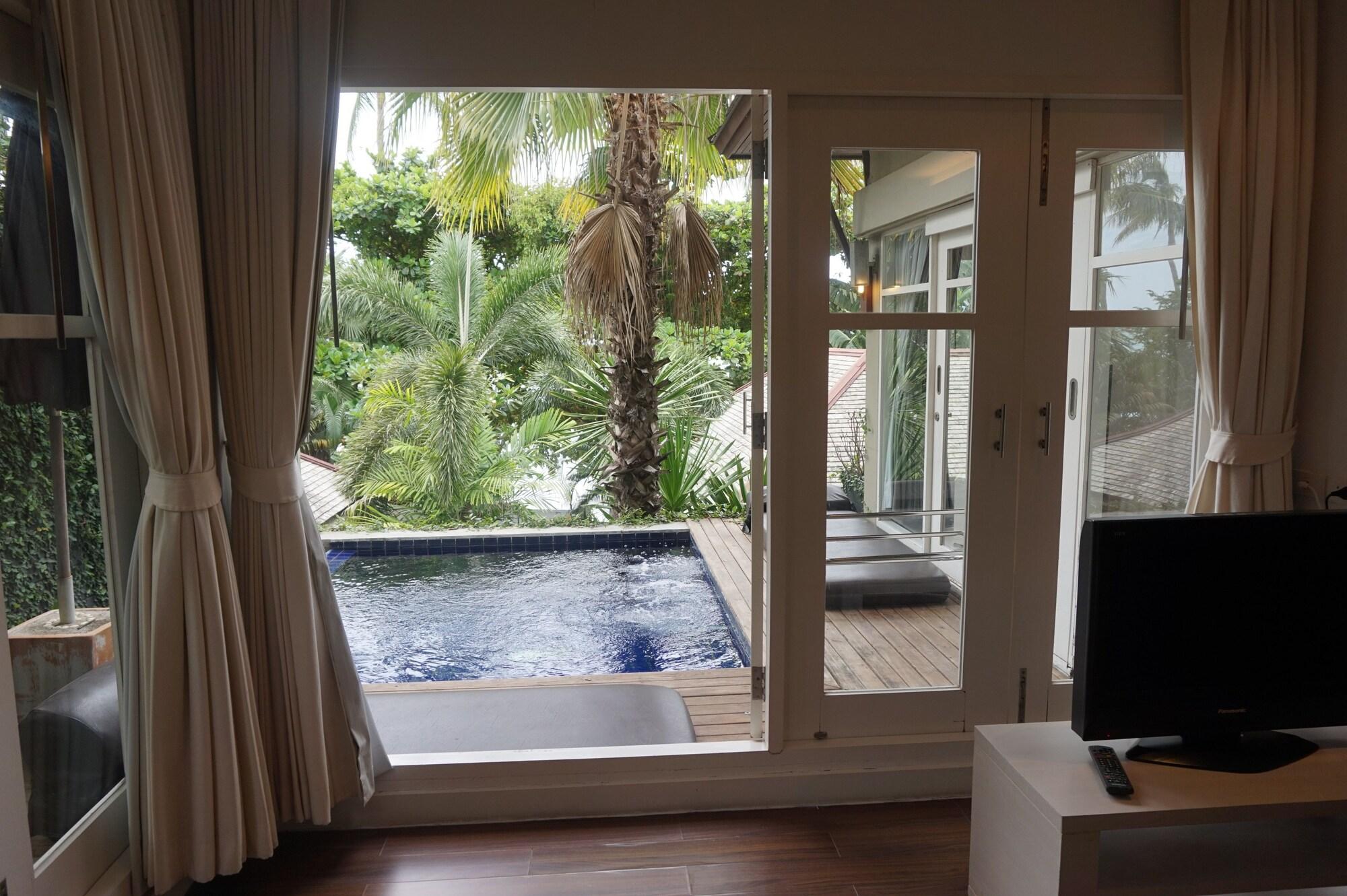Replay Pool Beachfront Samui Strand Bang Rak