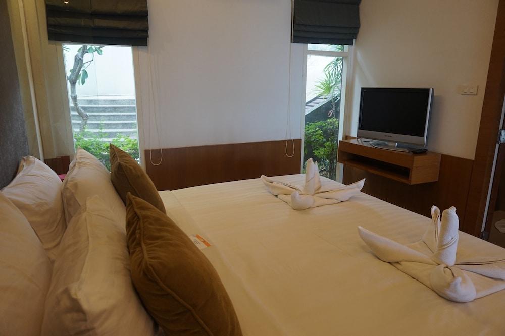 Replay Pool Beachfront Samui 4* Strand Bang Rak