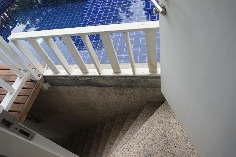 Replay Pool Beachfront Samui Resort Strand Bang Rak