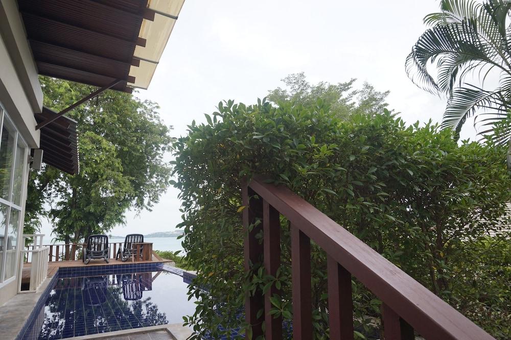 Replay Pool Beachfront Samui Resort 4*