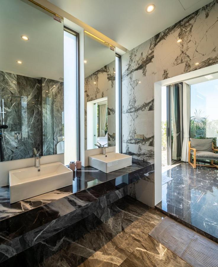 Villa Aura Onyx