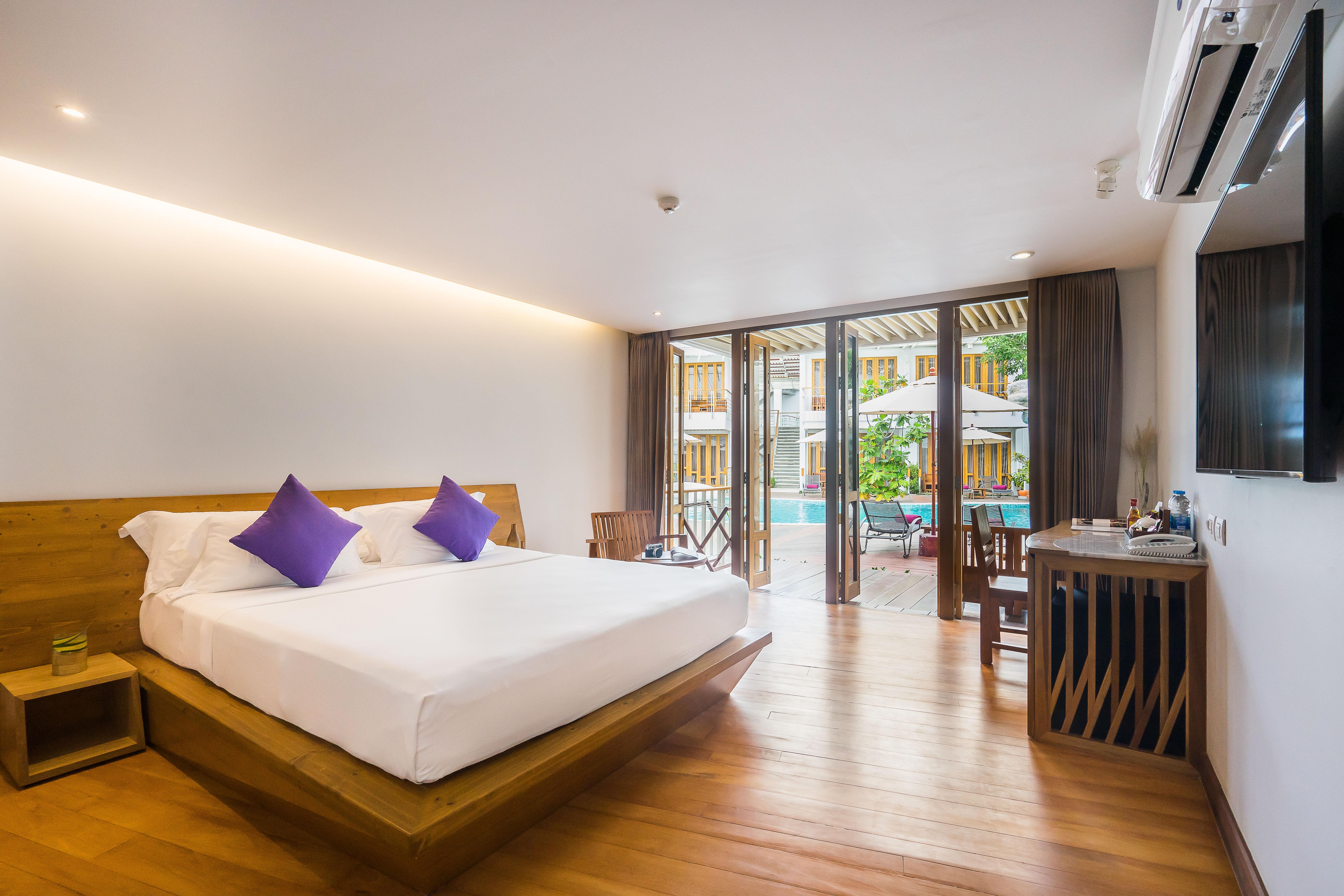 White Sand Samui Hotel