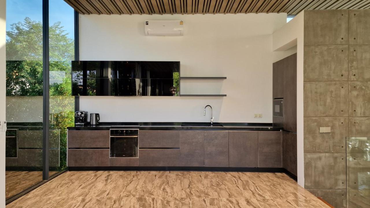Obsidian, With Staff, Sea View And Walk To *