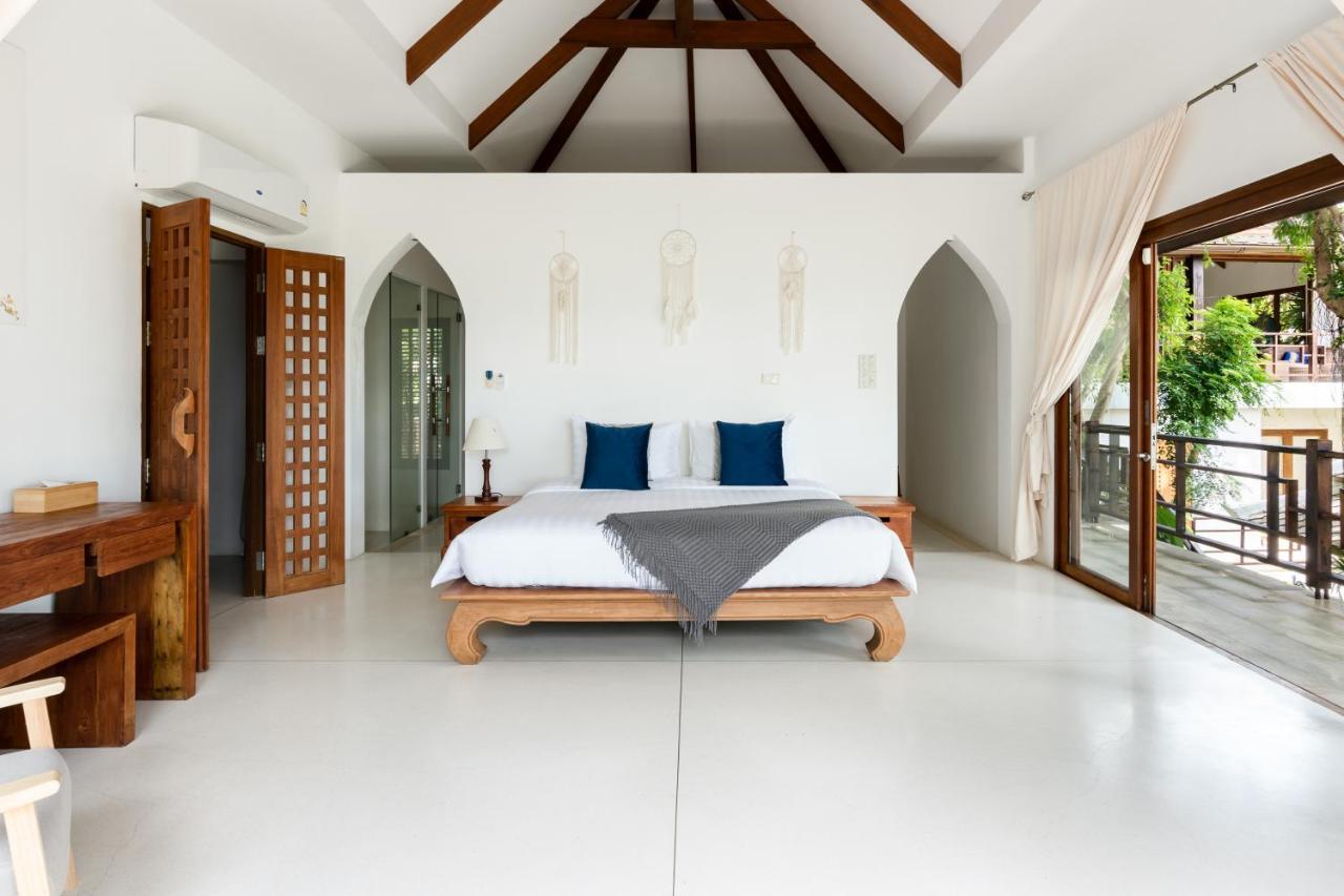 Balinese Style Pool With Panoramic Sea View *