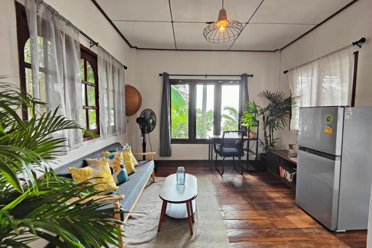 Front - Outdoor Shower - Working Desk *