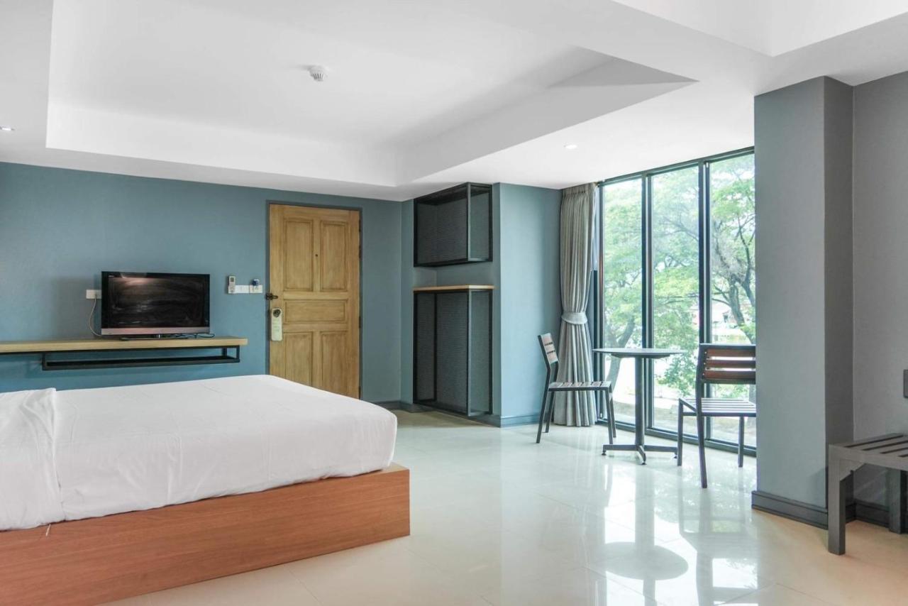 Nora Lakeview Hotel