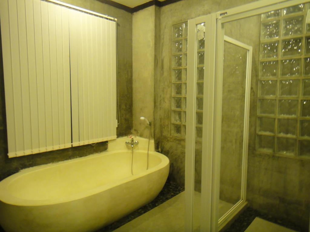 Samui & Resort 2*