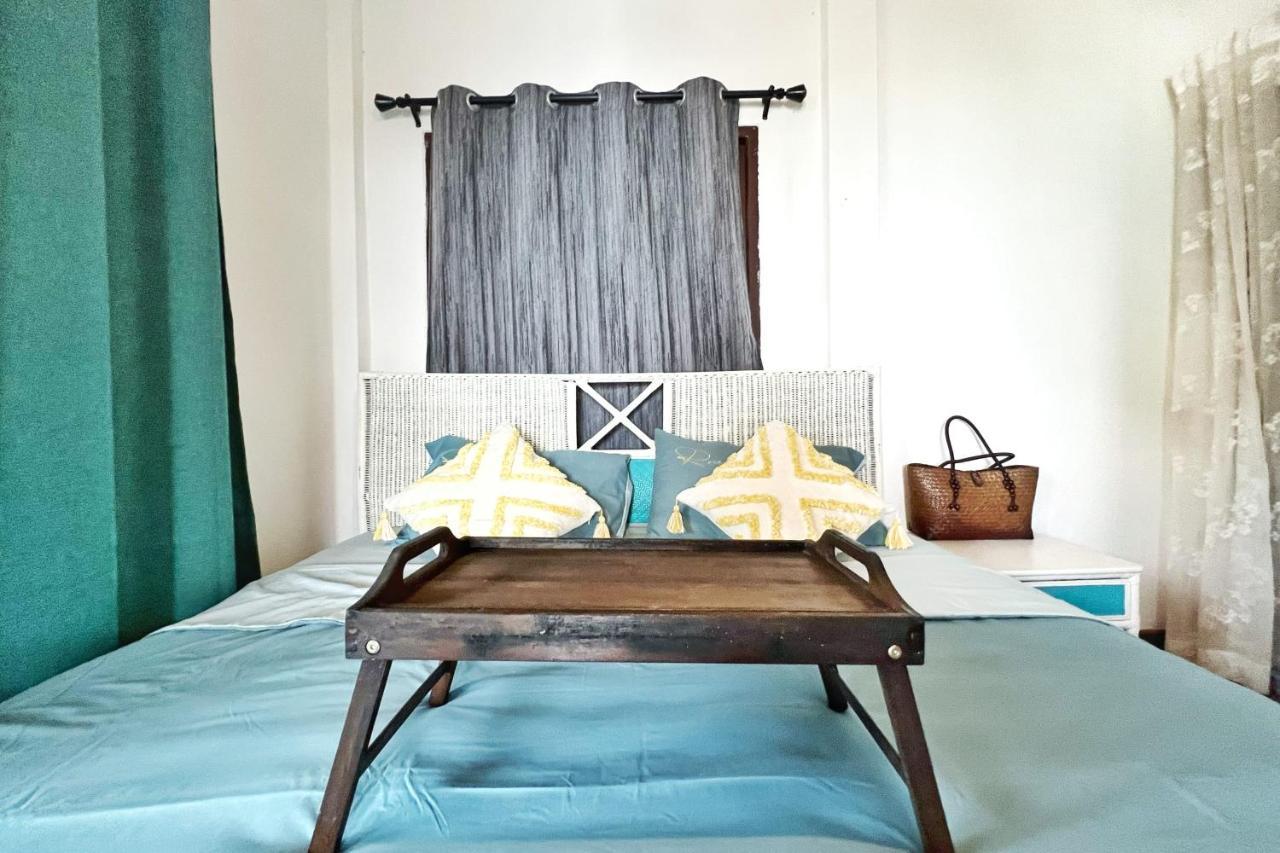 Front - Outdoor Shower - Working Desk *