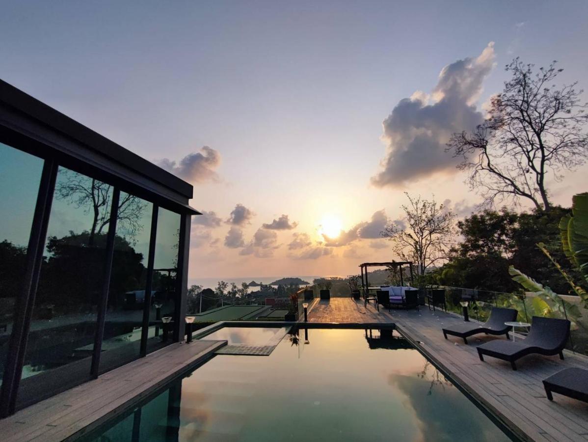 Obsidian, With Staff, Sea View And Walk To Villa