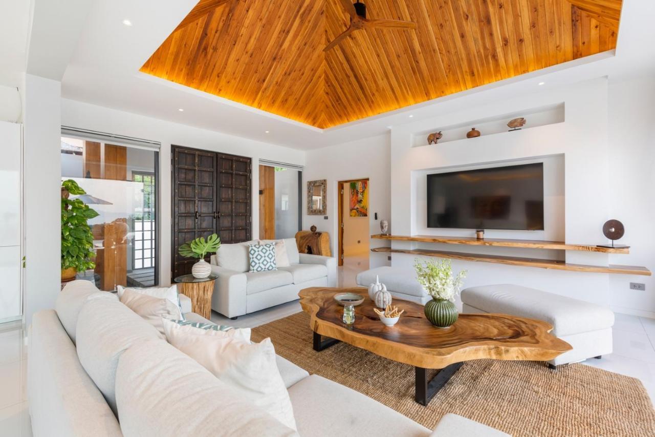 Mandra - Beautiful 4 Bedroom Luxury Pool Kbr2