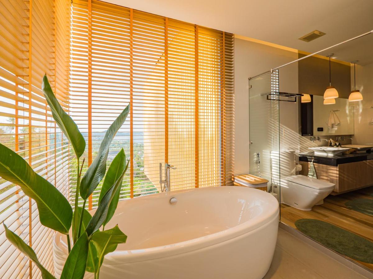 Costa Luxury Sea View 4bdr Villa