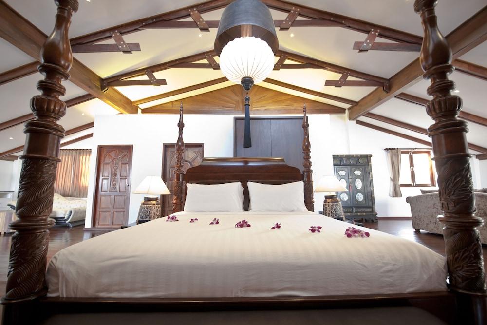 Paradise Island Estate 4*
