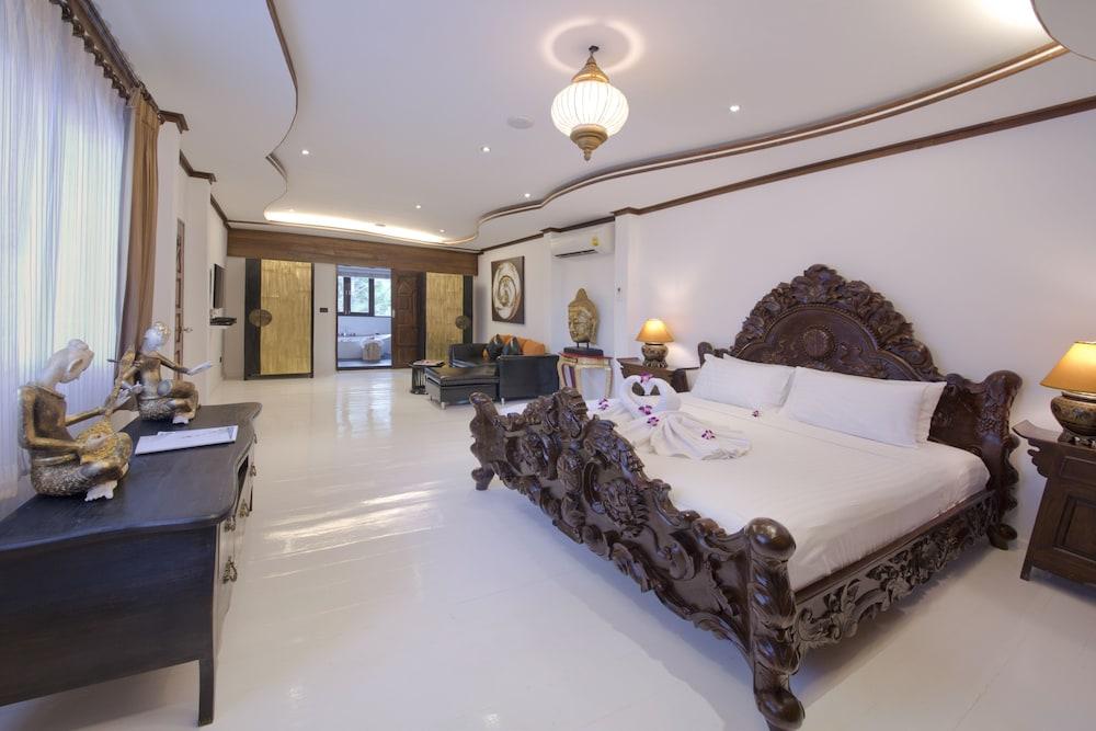 Paradise Island Estate
