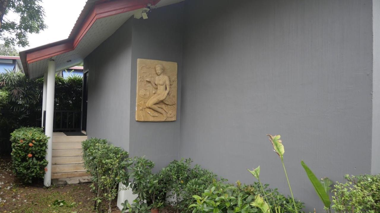 Resort Airport Garden