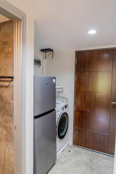 New Cozy Modern With Pool & Gym Apartment *