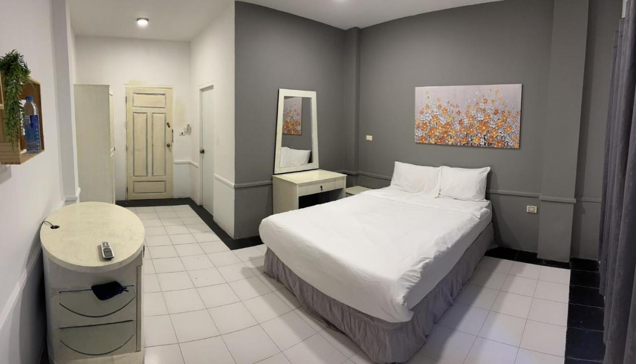 Center Hotel *
