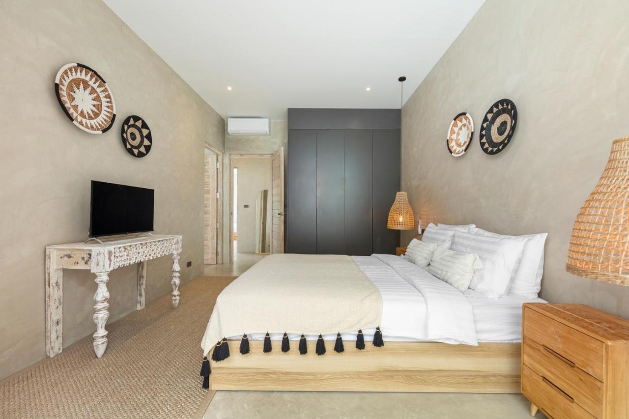Designer's Delight: Lilly Belle: 4 Bed Pool
