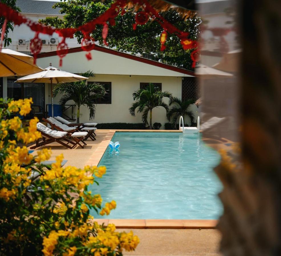 The Waterfront Boutique Hotel&cafe