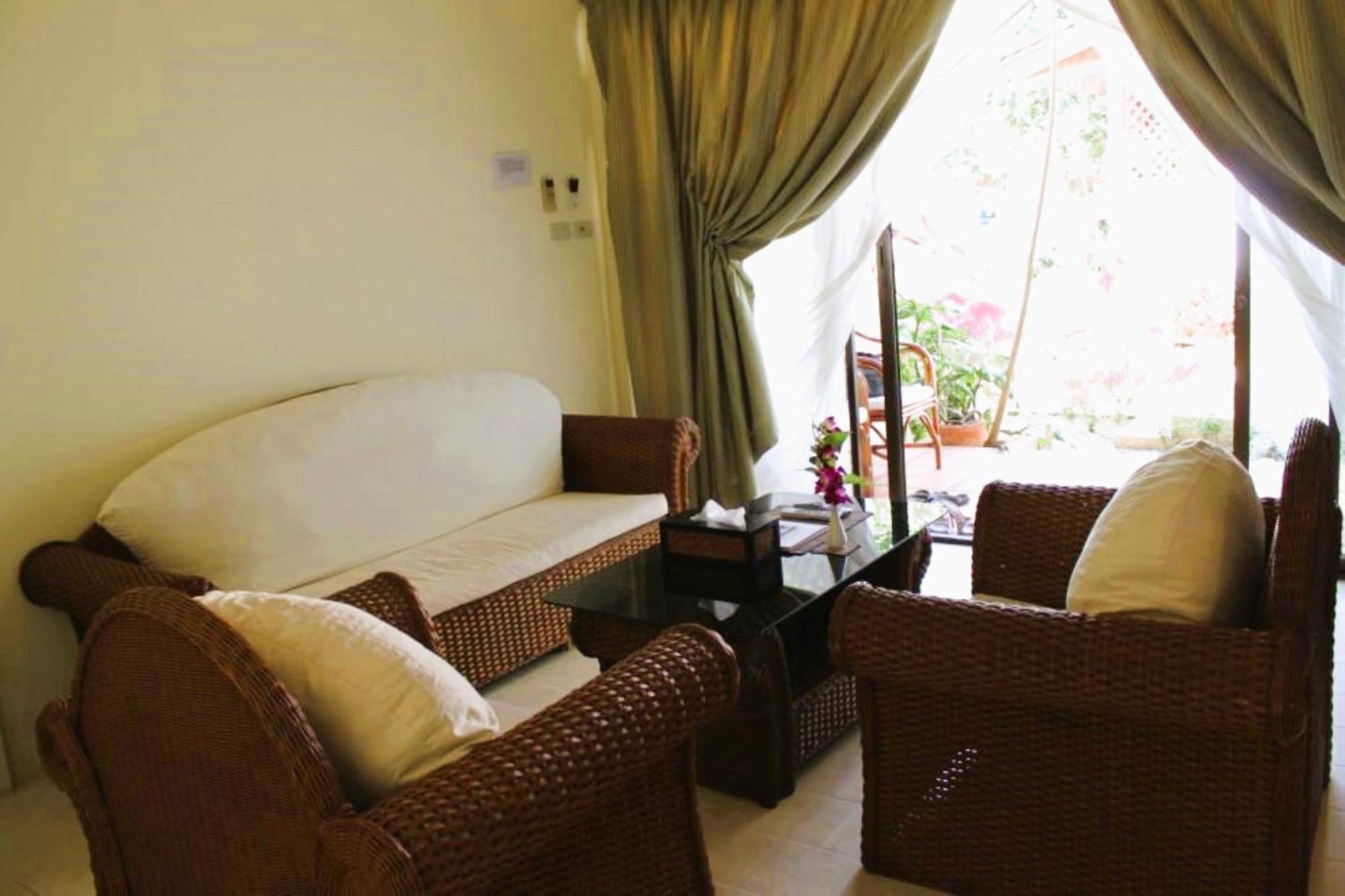 The Waterfront Boutique Hotel&cafe 3*