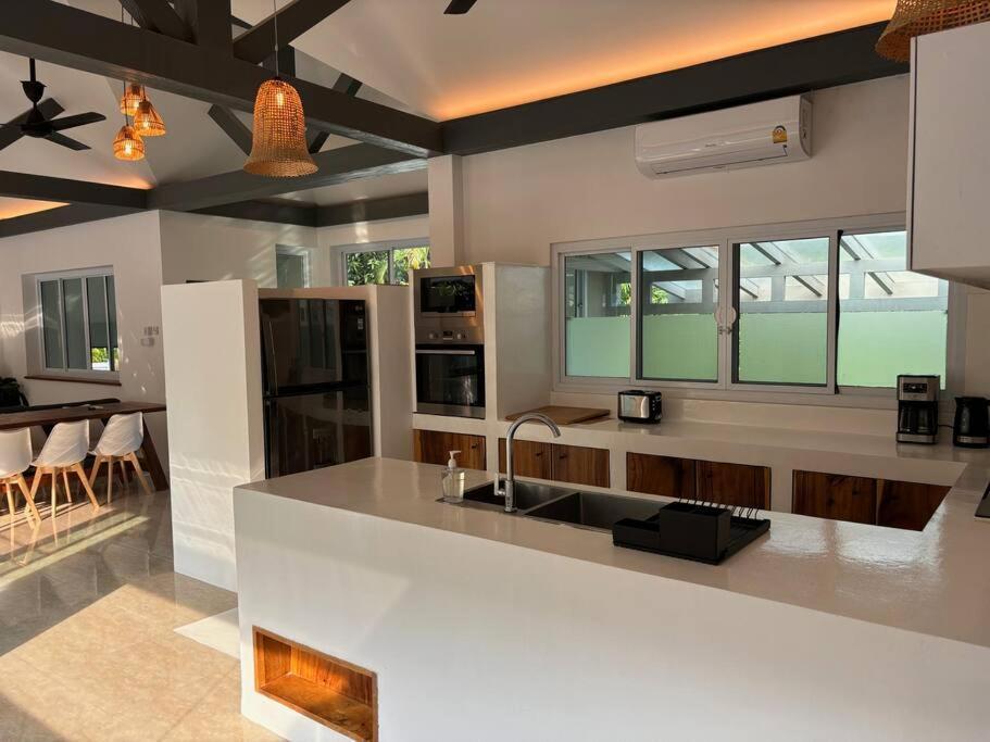 Umiimaan Pool Villa, 4br, 4ba *