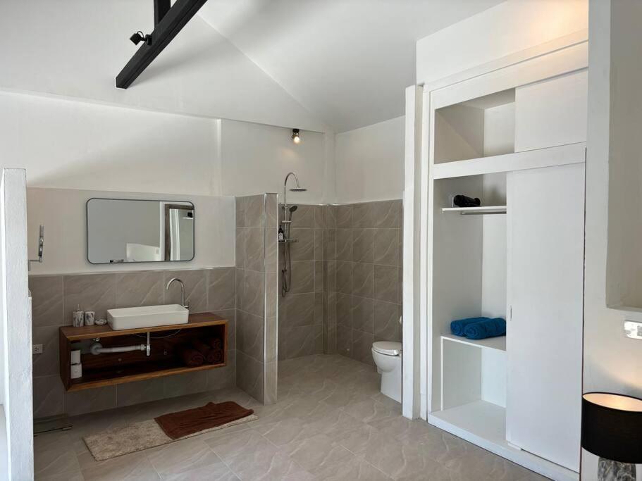 Umiimaan Pool Villa, 4br, 4ba *