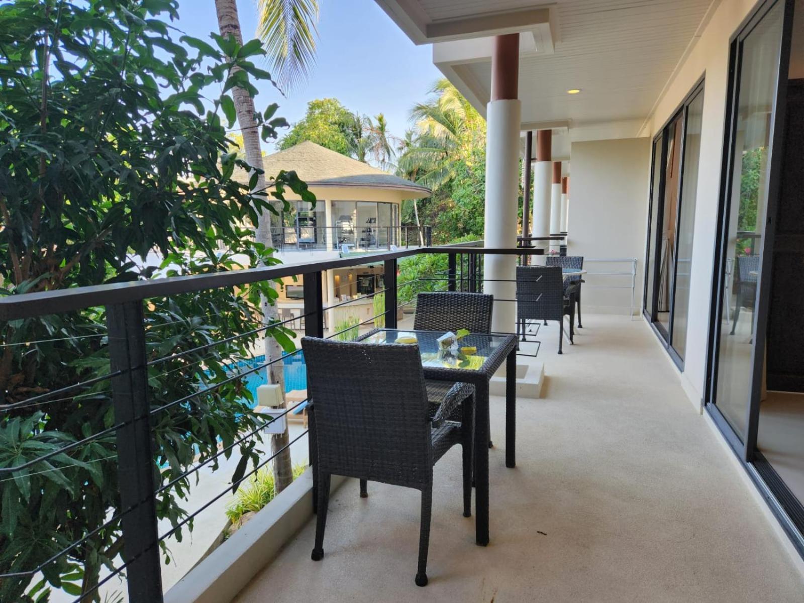 Tse By Samui Emerald