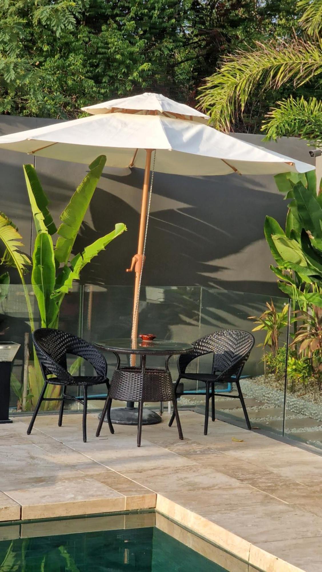 Obsidian, With Staff, Sea View And Walk To Villa *