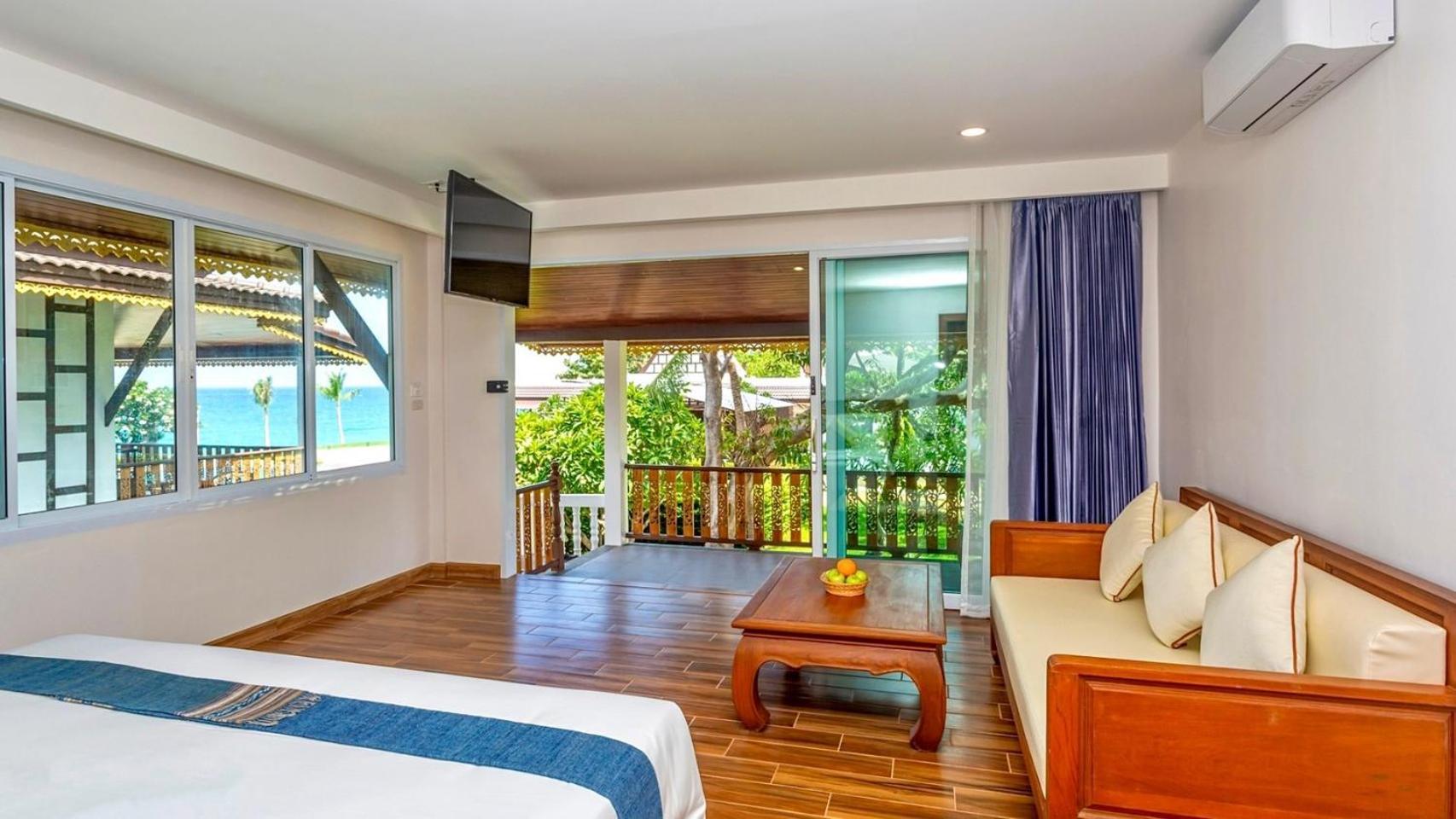 Hotel Aura Samui 4*