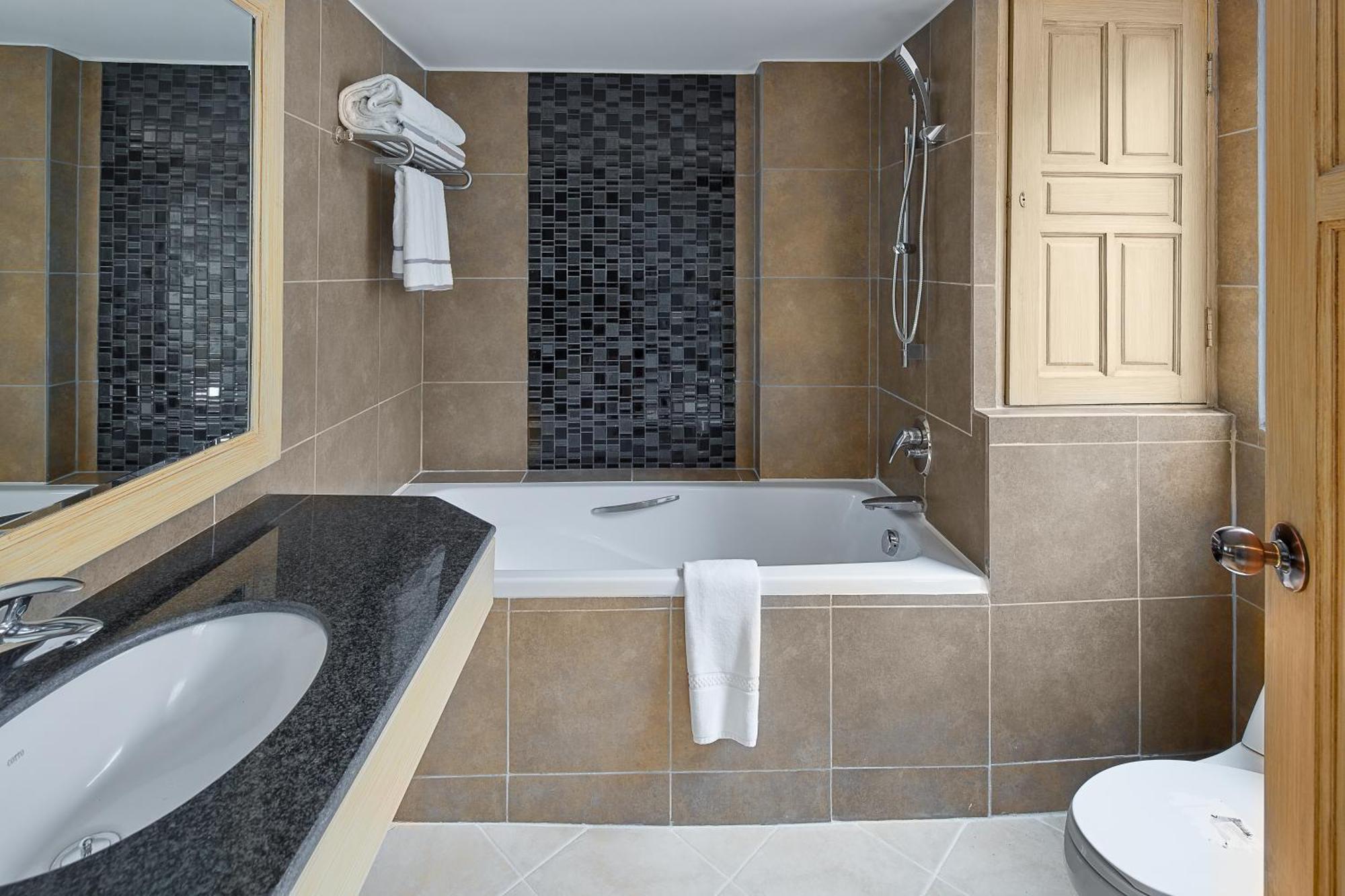 Nora Lakeview 3*