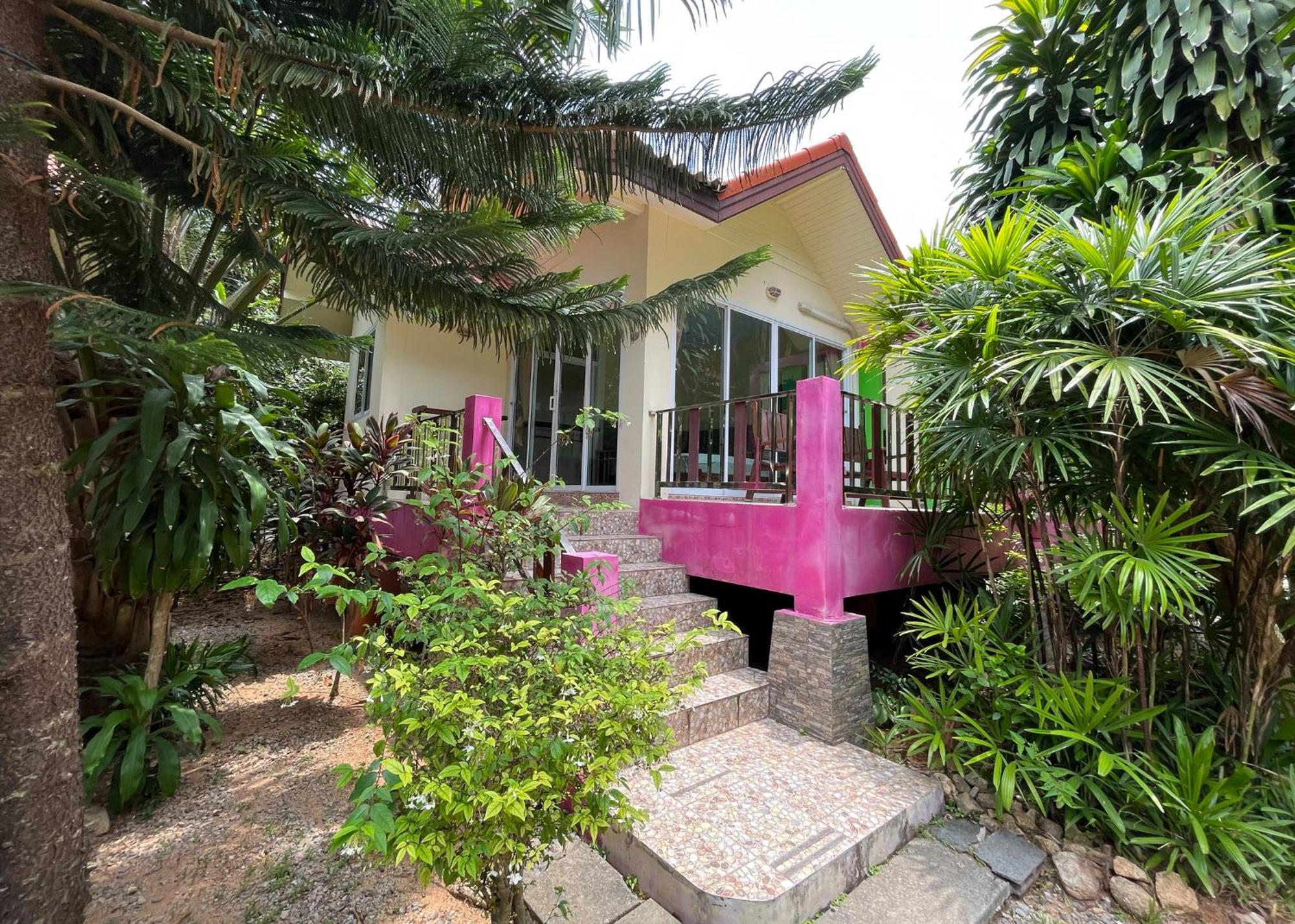 Guest house Mae Somboon House
