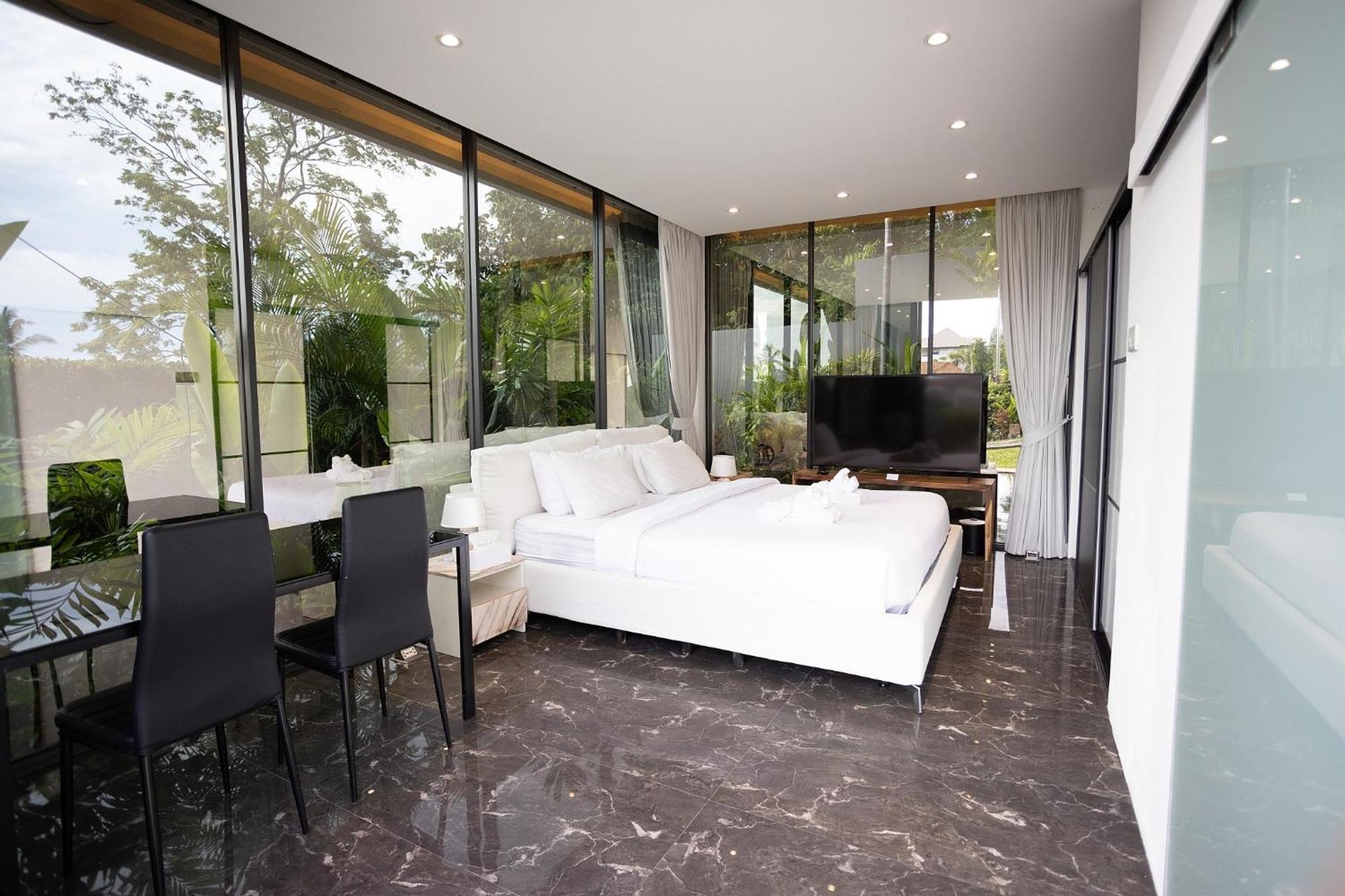 Obsidian, With Staff, Sea View And Walk To Villa