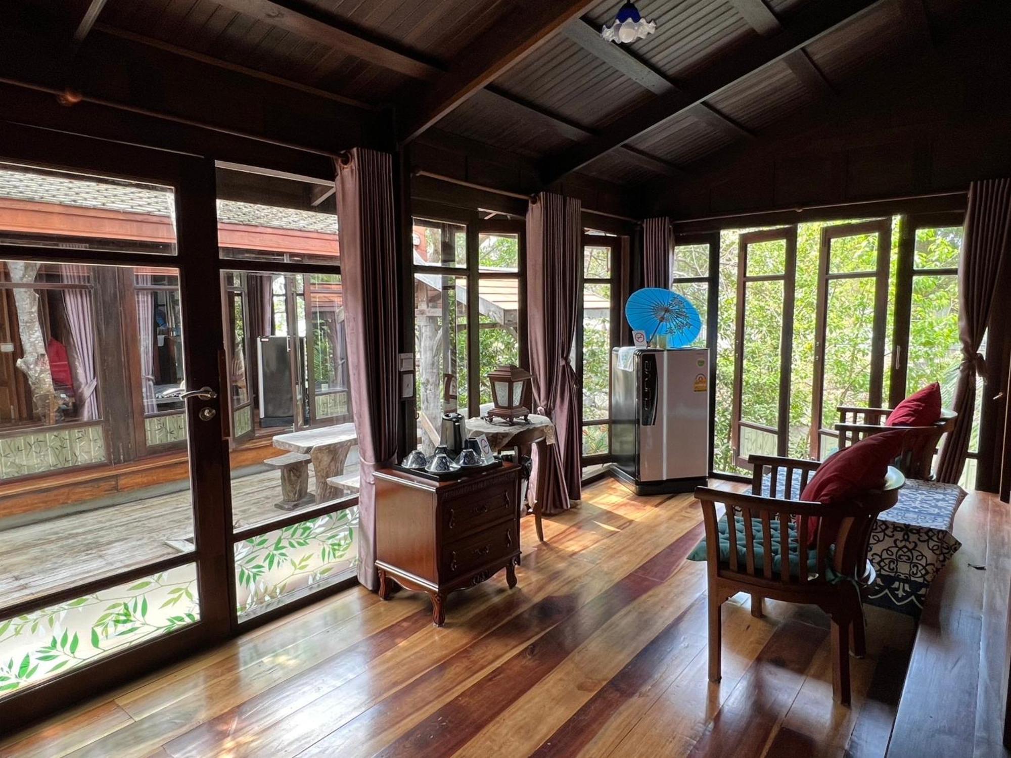 Sasitara Thai *