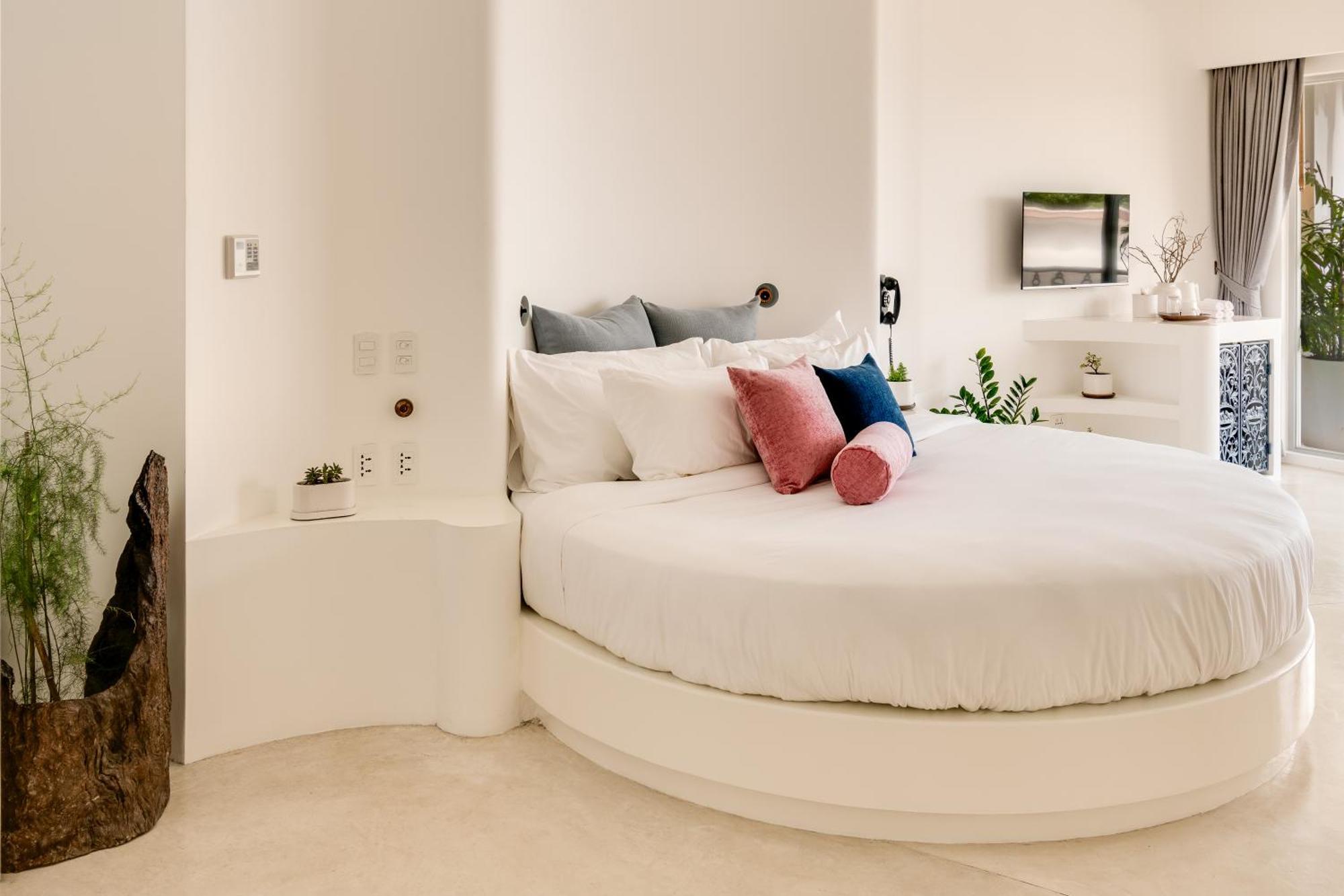 Ampersand Resort