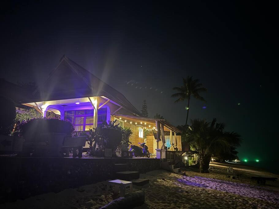 House Steps From The Sea * Ban Bang Po