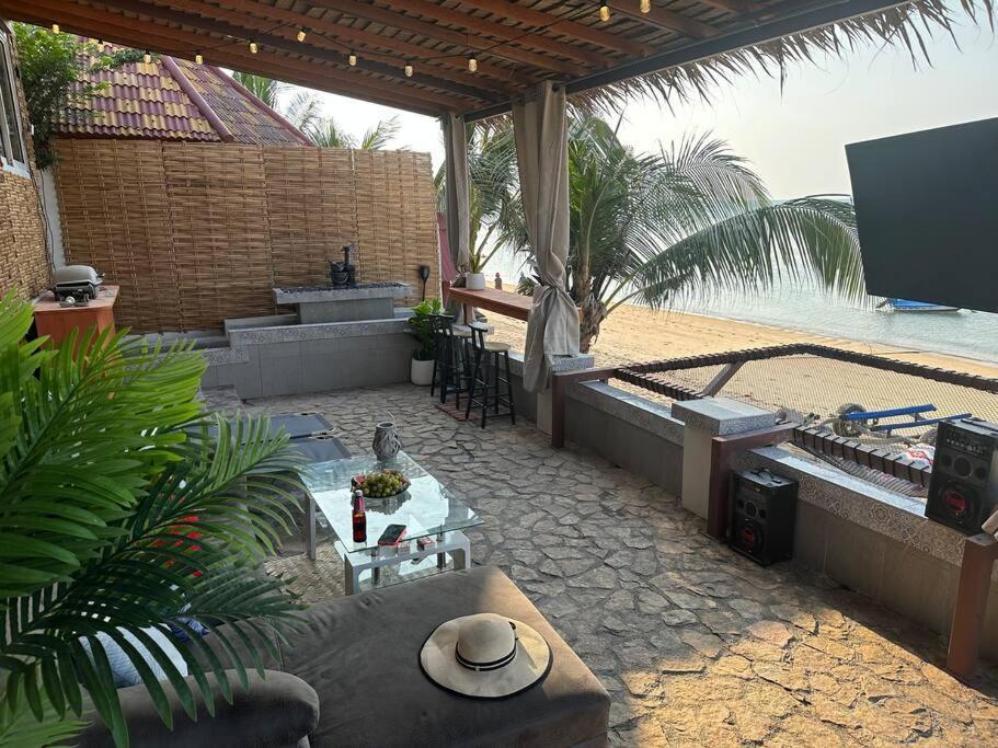 House Steps From The Sea * Ban Bang Po