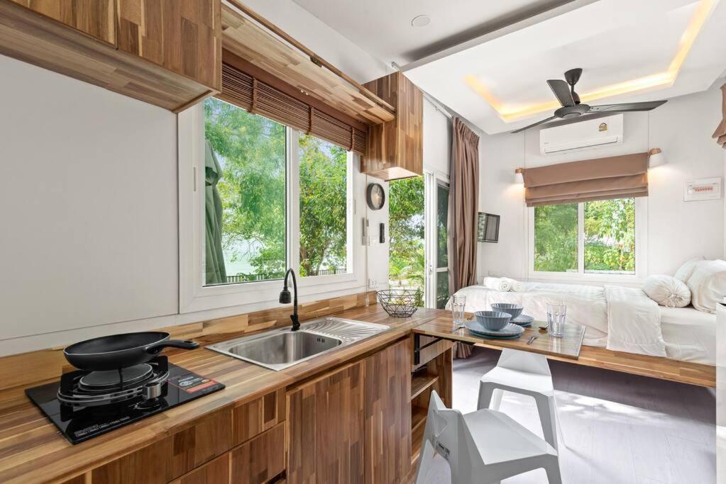 Brand New Beachfront & Secluded Tiny House * Koh Samui