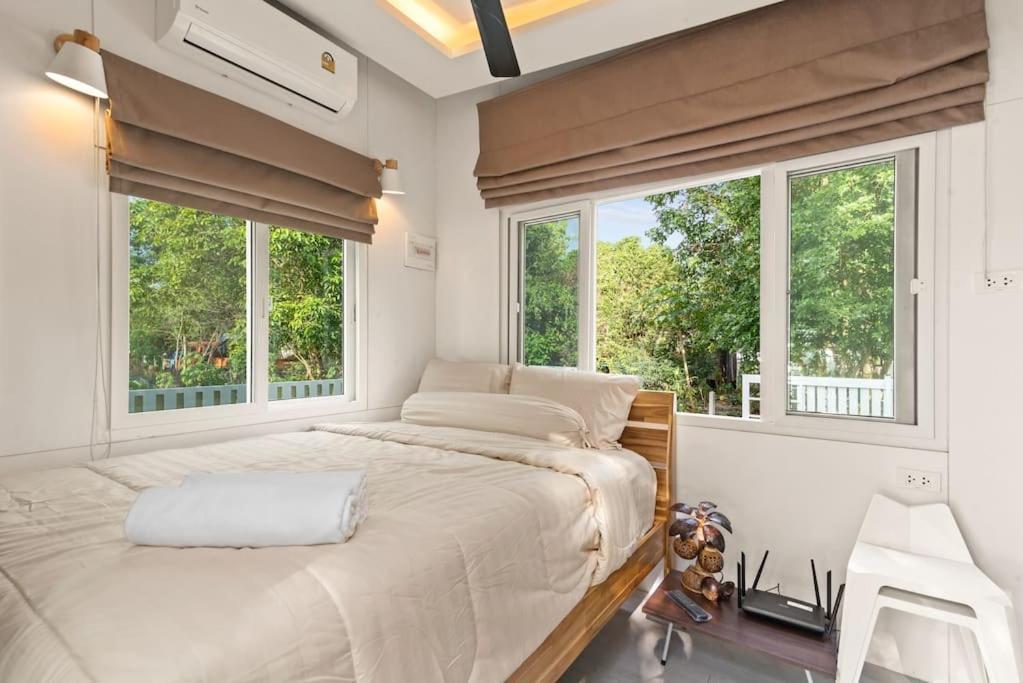 Vakantiehuis Brand New Beachfront & Secluded Tiny House