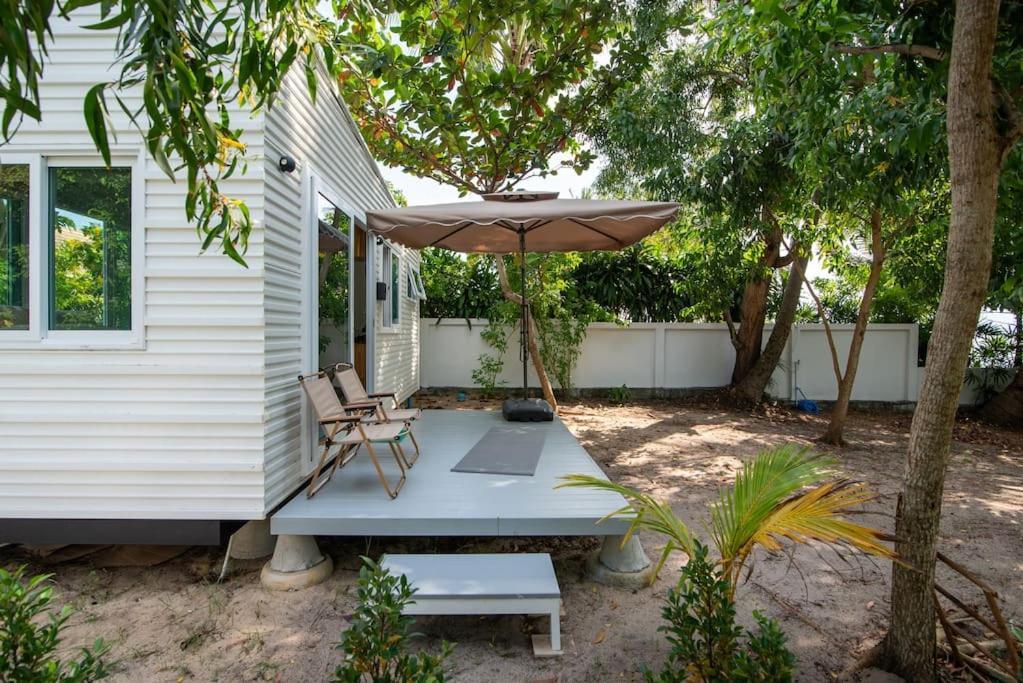 Brand New Beachfront & Secluded Tiny House Vakantiehuis Koh Samui
