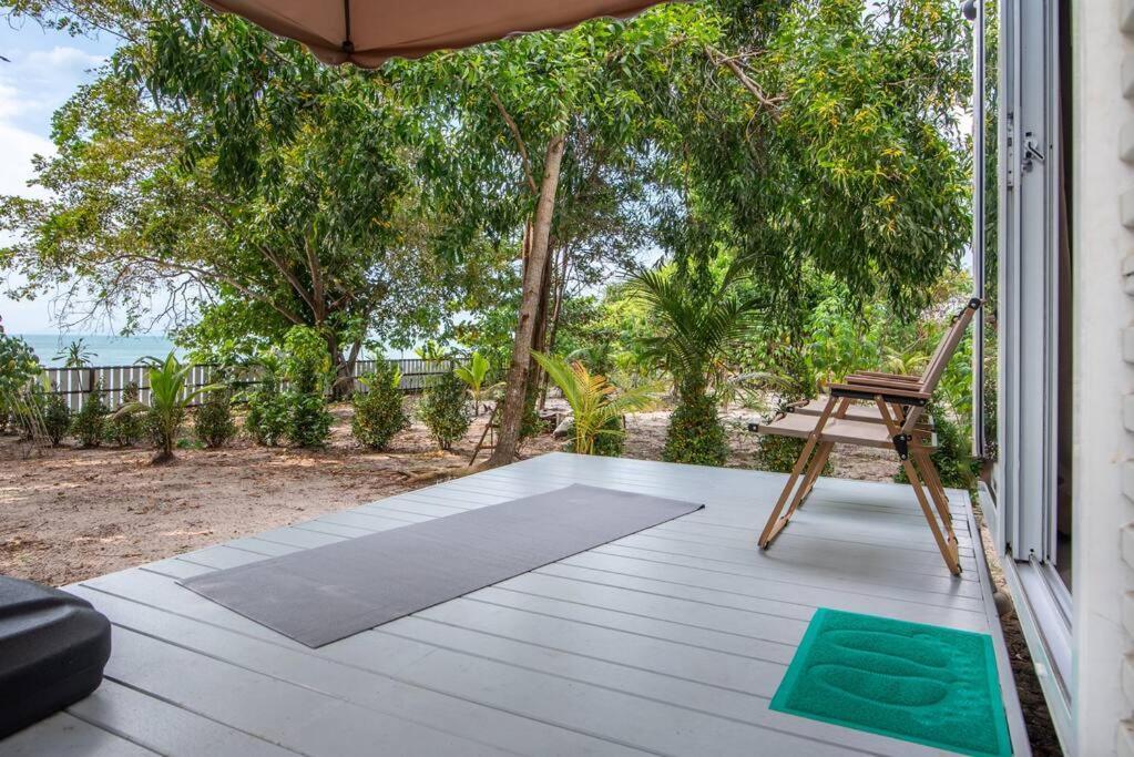 Vakantiehuis Brand New Beachfront & Secluded Tiny House