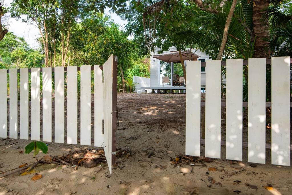 Brand New Beachfront & Secluded Tiny House Koh Samui