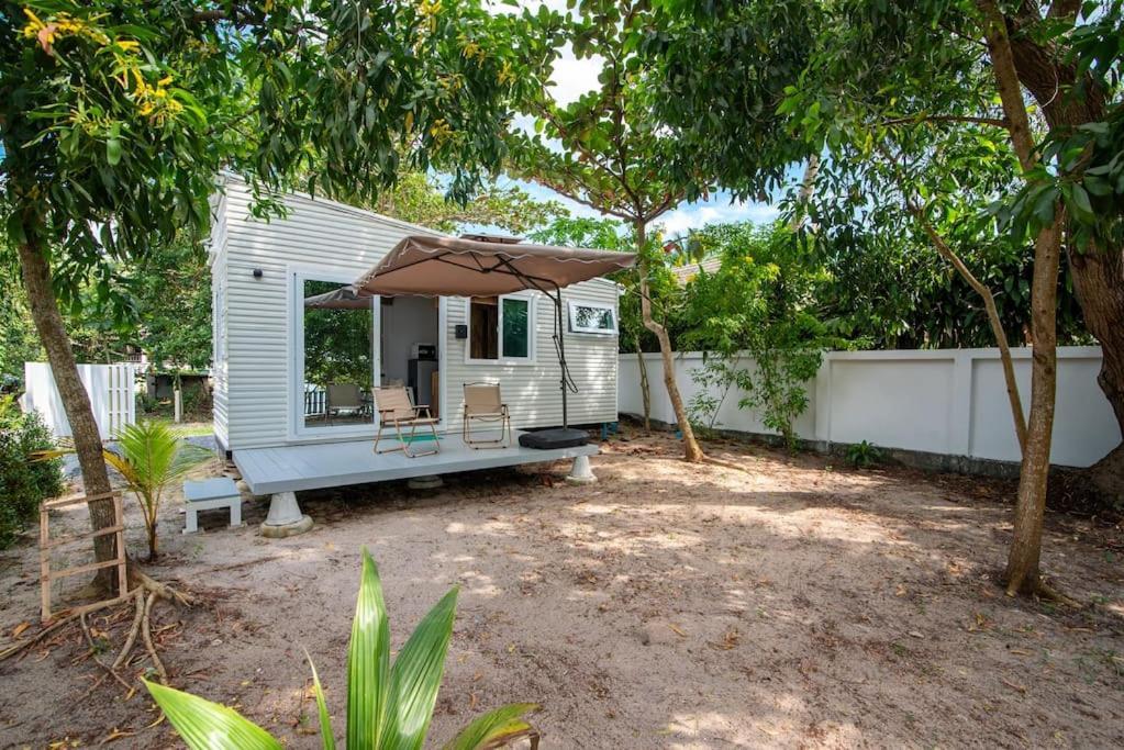 Brand New Beachfront & Secluded Tiny House Koh Samui
