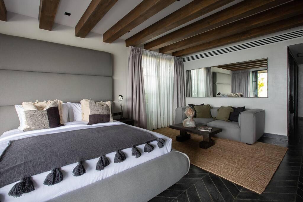Saru Sea View Luxury Villa *